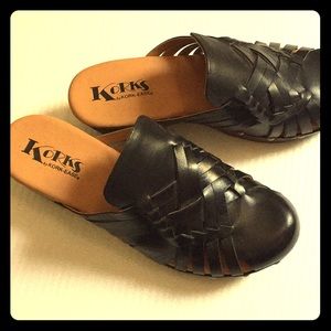 Kork-Ease Korks Clogs. New. Black 9. Leather.
